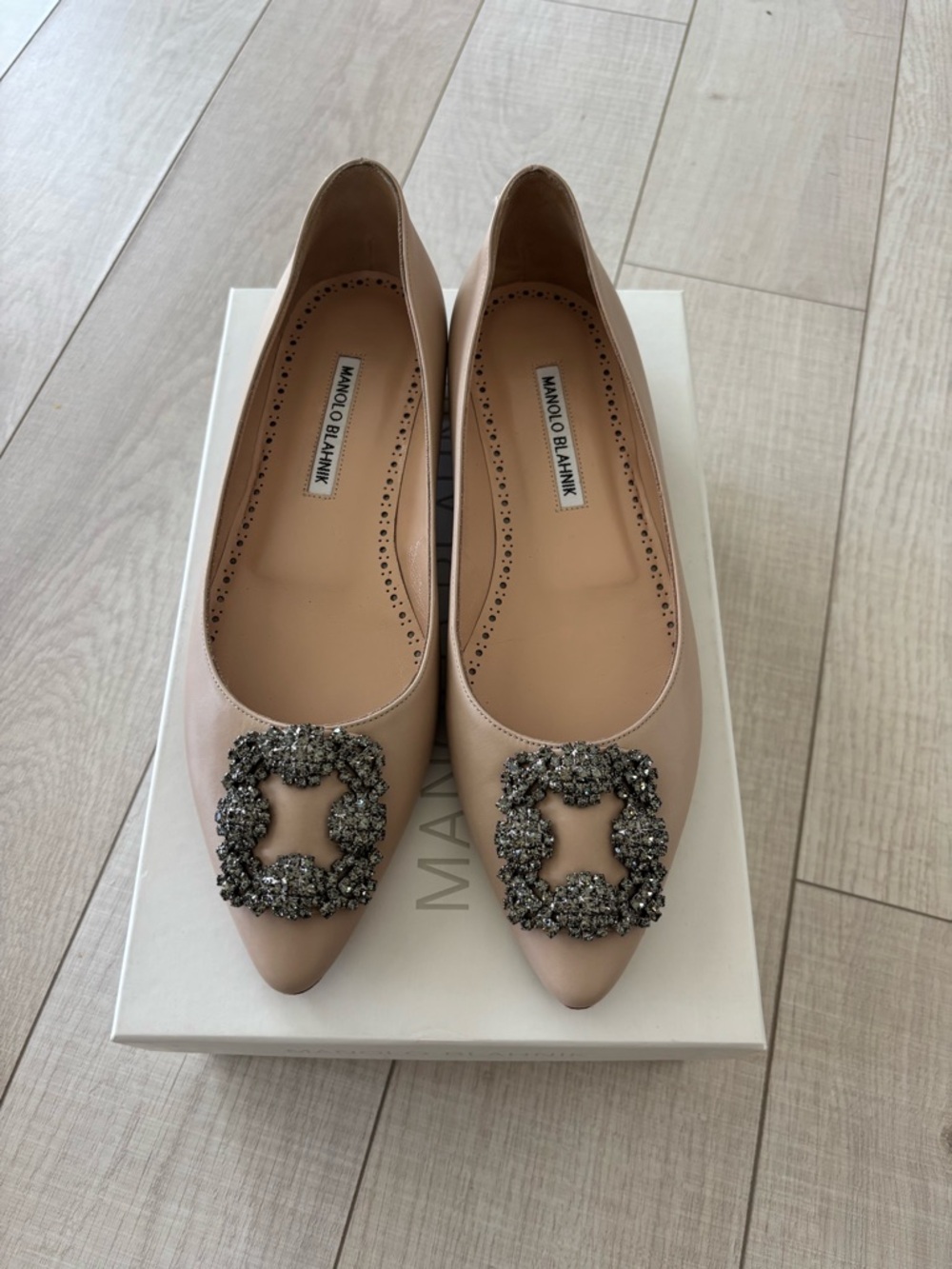 Manolo Blahnik Nude Crystal Buckle Real Leather Pointed-Toe Flats